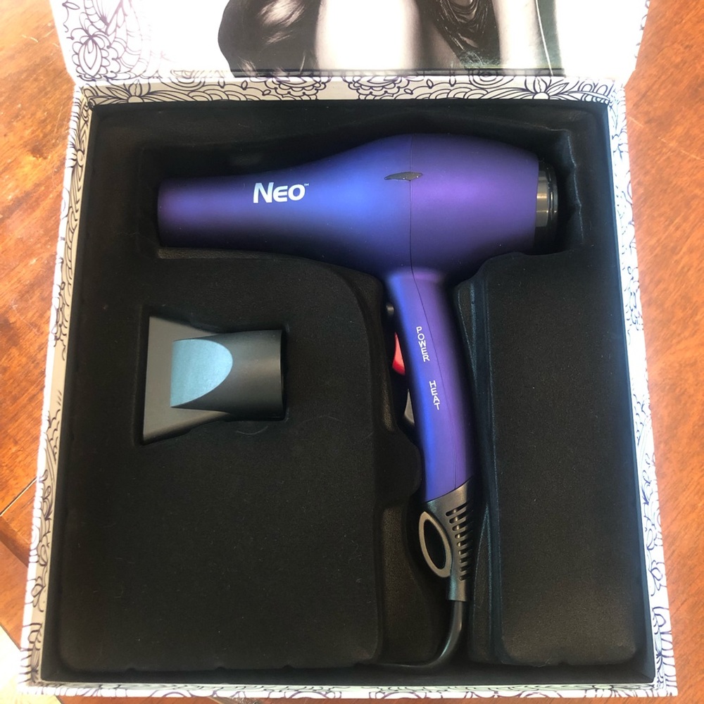 Neo Professional Ionic Hairdryer